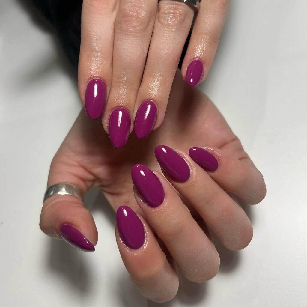 A collection of oval nails featuring glossy, matte, and minimalist designs, perfect for a chic and sophisticated manicure.